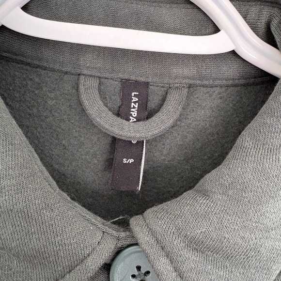 Two oversized shackets - Picture 9 of 10